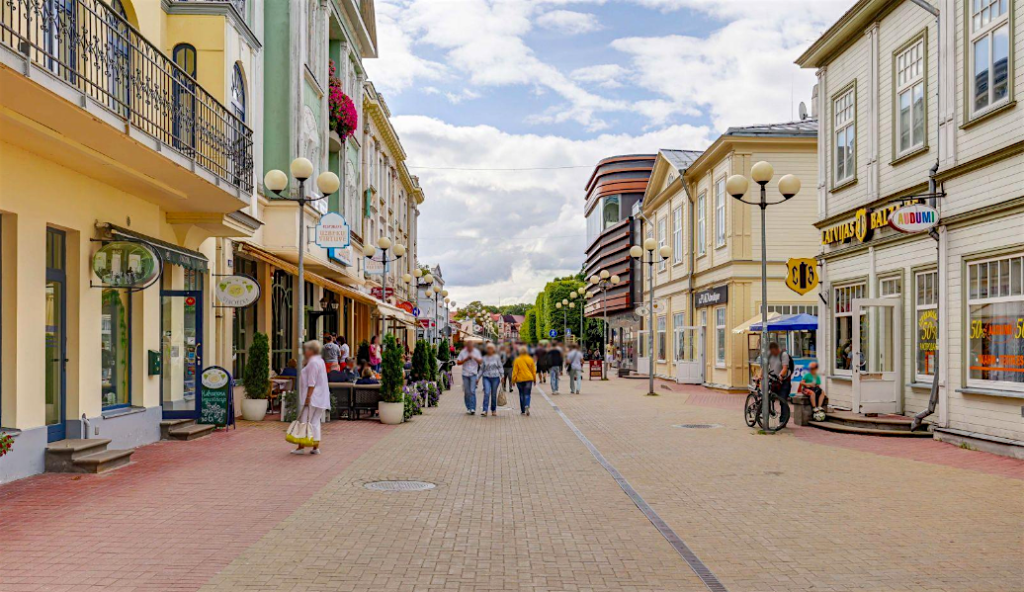 A street view of Jurmala's shopping district. 