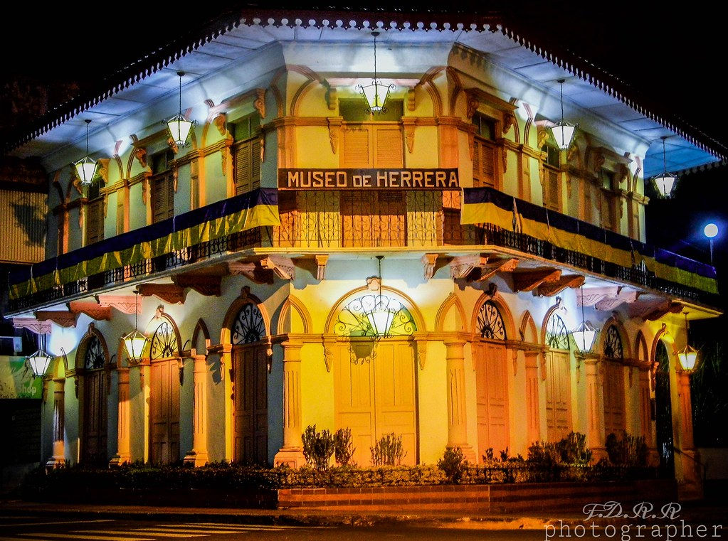 An image of the Museo de Herrera front entrance in Chitre Panama. 