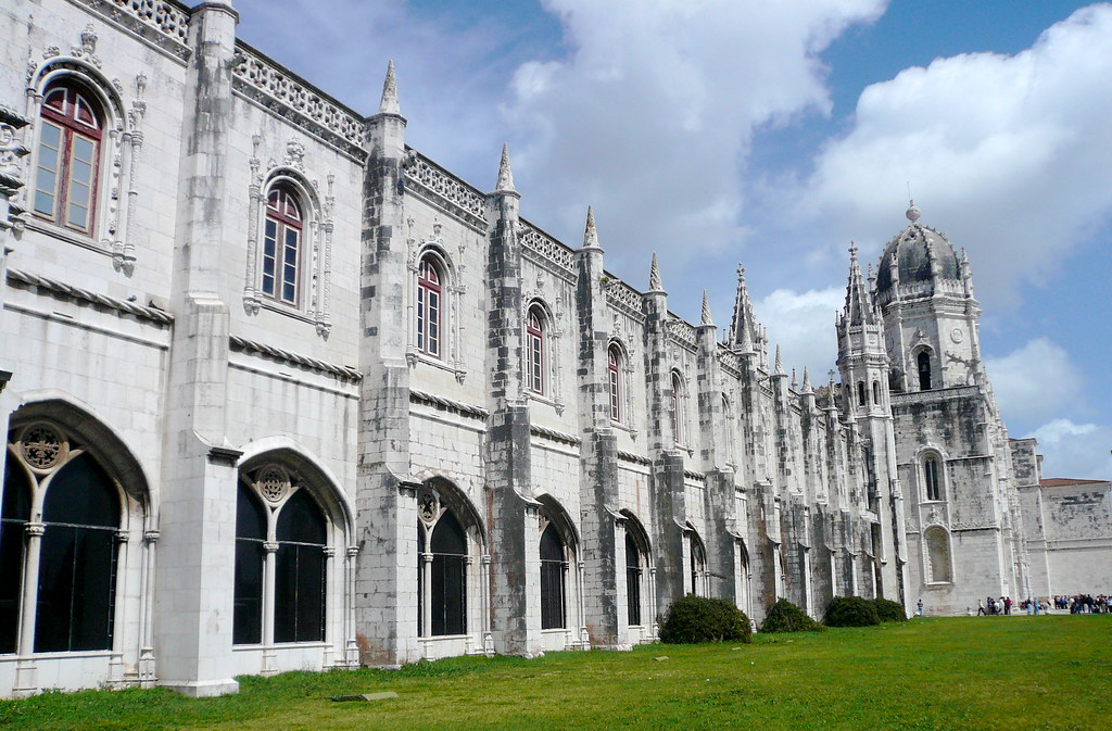 An image of the Jerónimos Monastery building, one of an attraction in senior travel to Lisbon. 